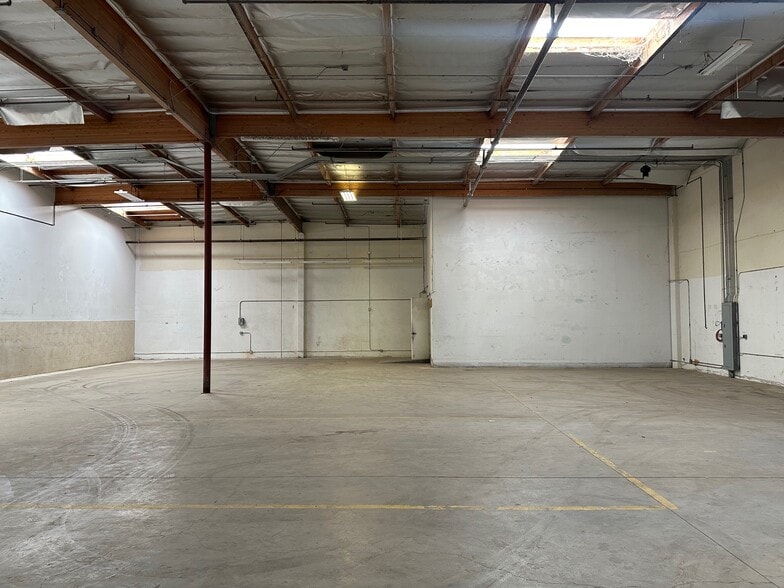 More Photos Of 167 Lambert St, Oxnard Warehouse For Lease