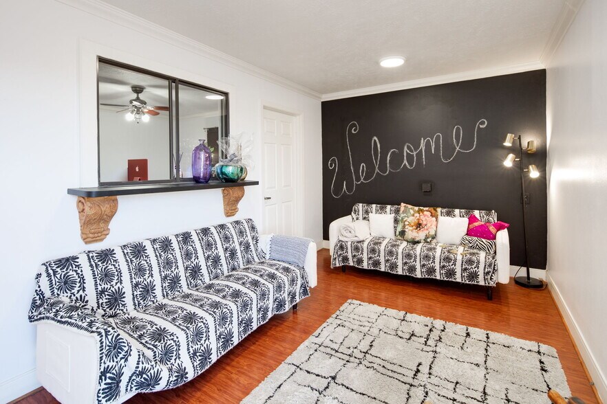 More Photos Of 2606 S Texas Ave, Bryan Restaurant For Sale