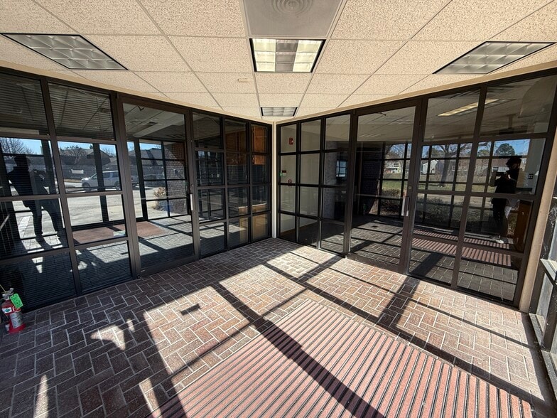 More Photos Of 6940 S Utica Ave, Tulsa Office For Sale