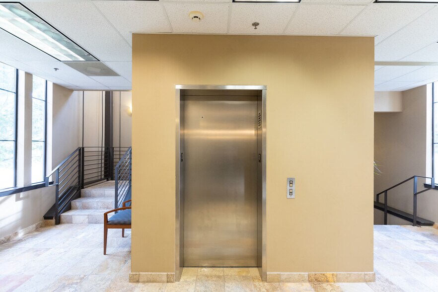 More Photos Of 7000 Bee Caves Rd, Austin Medical For Sale