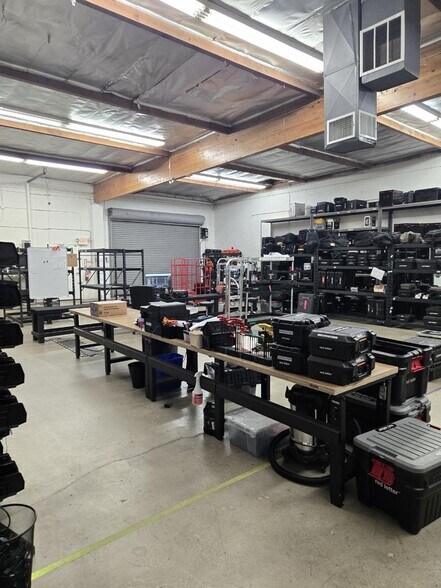 More Photos Of 210 W Palm Ave, Burbank Manufacturing For Lease