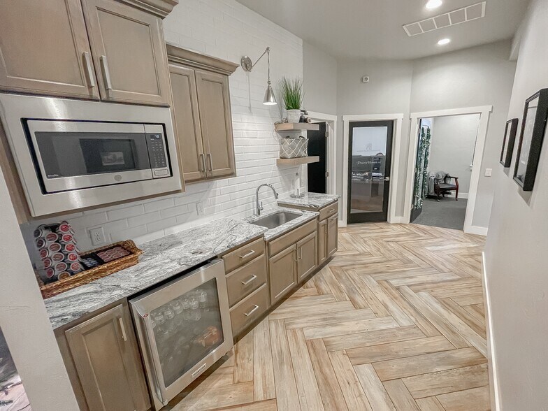More Photos Of 9808 S Sunnylane Rd, Moore Office For Sale