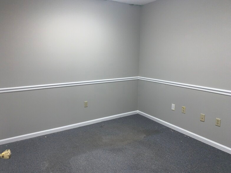 More Photos Of 2508 N Main St, Anderson General Retail For Lease