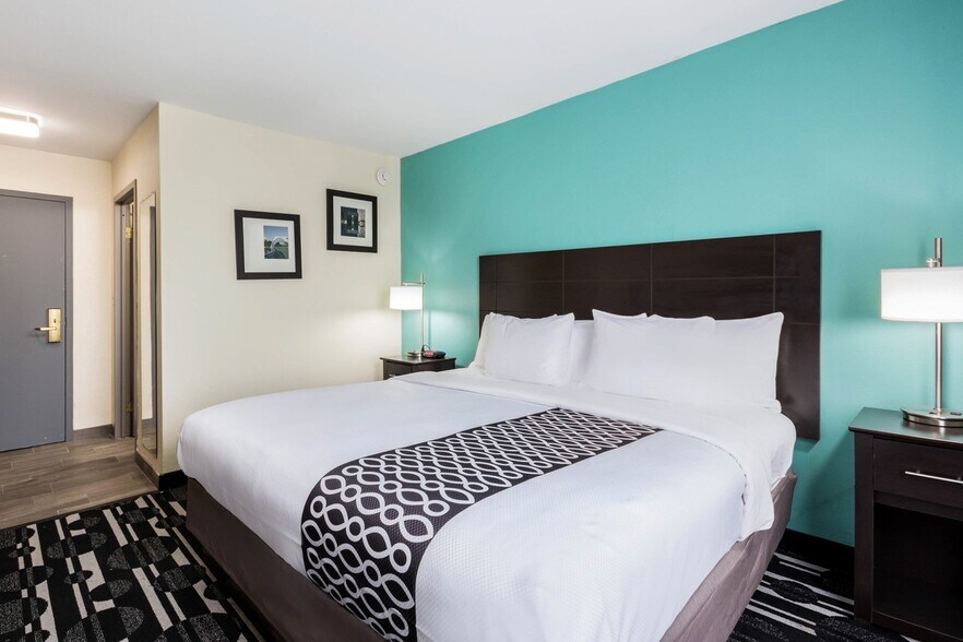 More Photos Of 2001 E Reno Ave, Oklahoma City Hotel For Sale