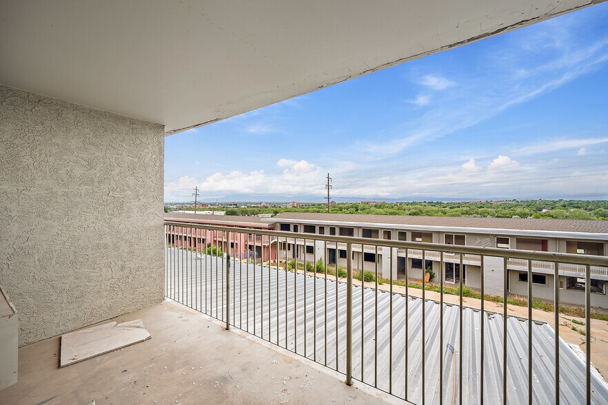 More Photos Of 2001 N Hudson Ave, Pueblo Hotel For Sale