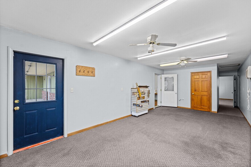 More Photos Of 600 N Maple St, Garnett General Retail For Sale