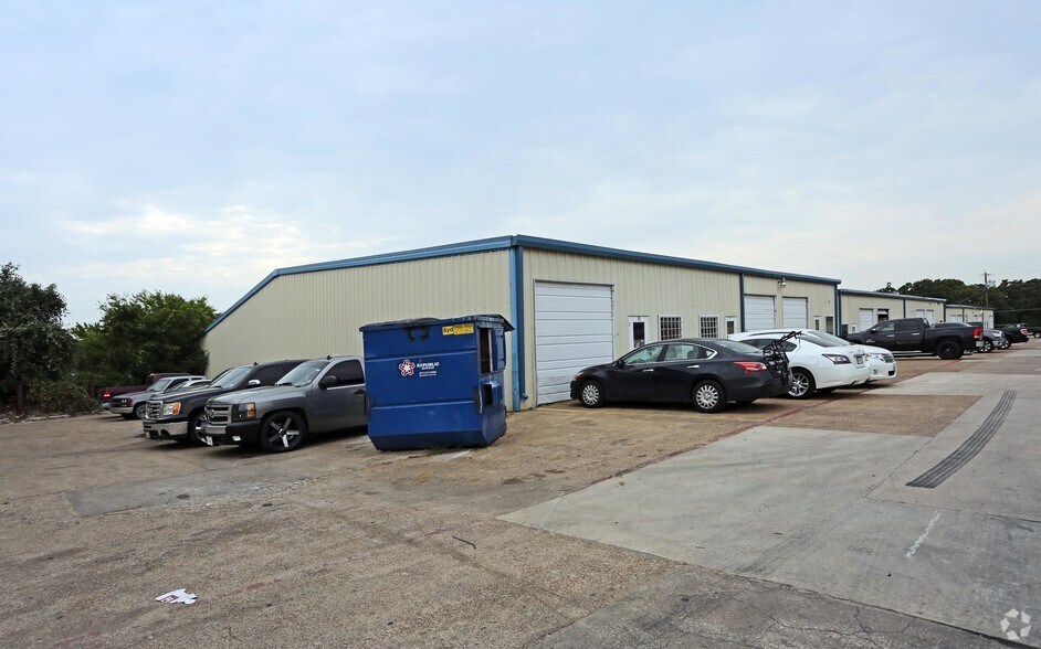 More Photos Of 2025 E Shady Grove Rd, Irving Flex For Lease