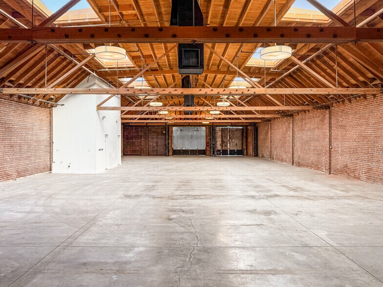 More Photos Of 3841 Broadway Pl, Los Angeles Warehouse For Lease