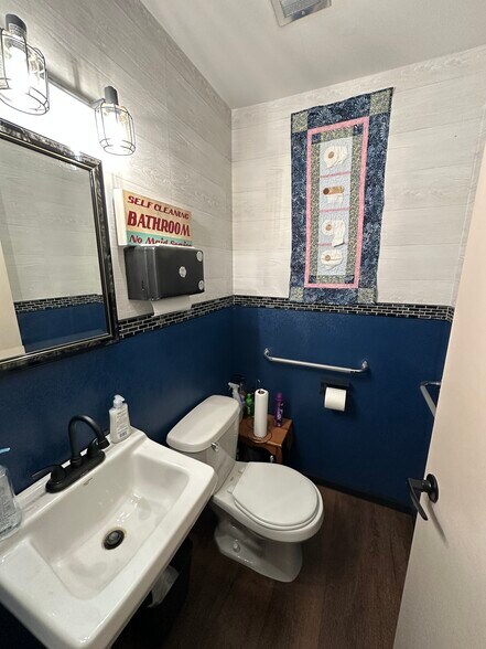 More Photos Of 1550 Dousman St, Green Bay Storefront Retail Office For Sale