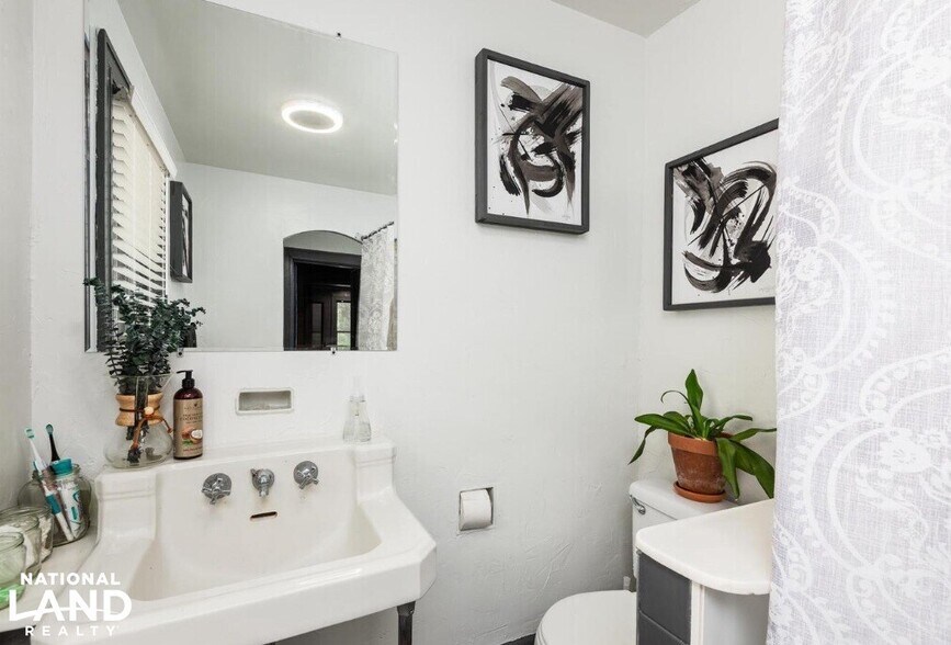 More Photos Of 4 S 1st St, Denton Specialty For Sale