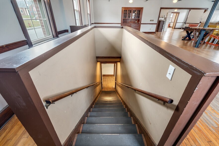 More Photos Of 192 Main St, Ellsworth Storefront For Sale