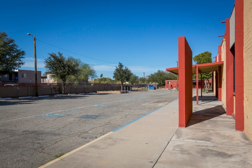 More Photos Of 3767 E Grant Rd, Tucson Office For Sale