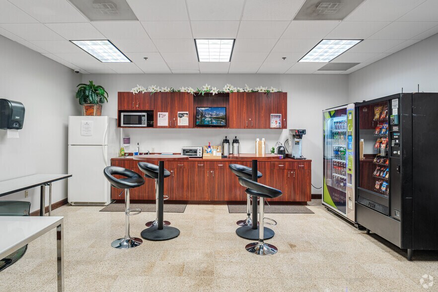 More Photos Of 1375 Gateway Blvd, Boynton Beach Coworking Space