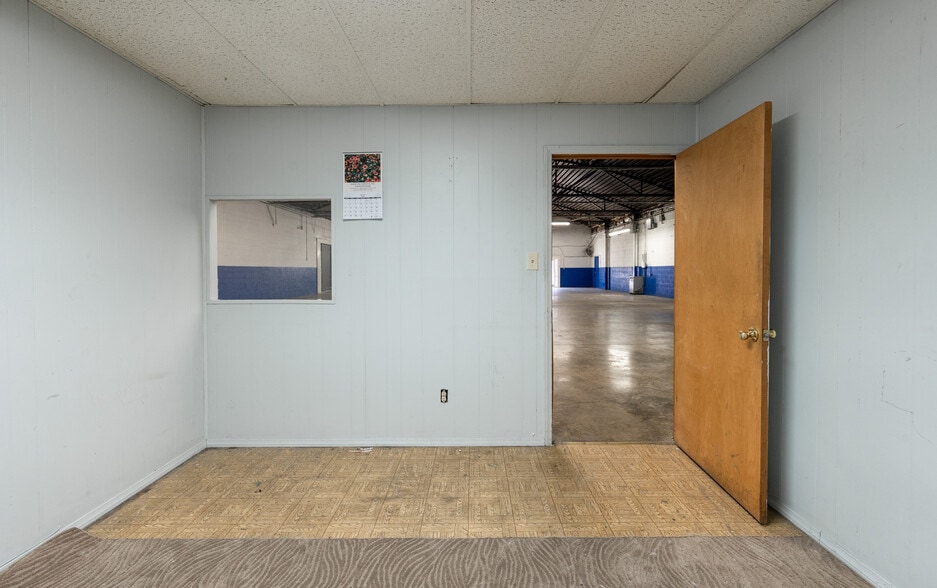 More Photos Of 1941 Haw River Hopedale Rd, Burlington Warehouse For Sale