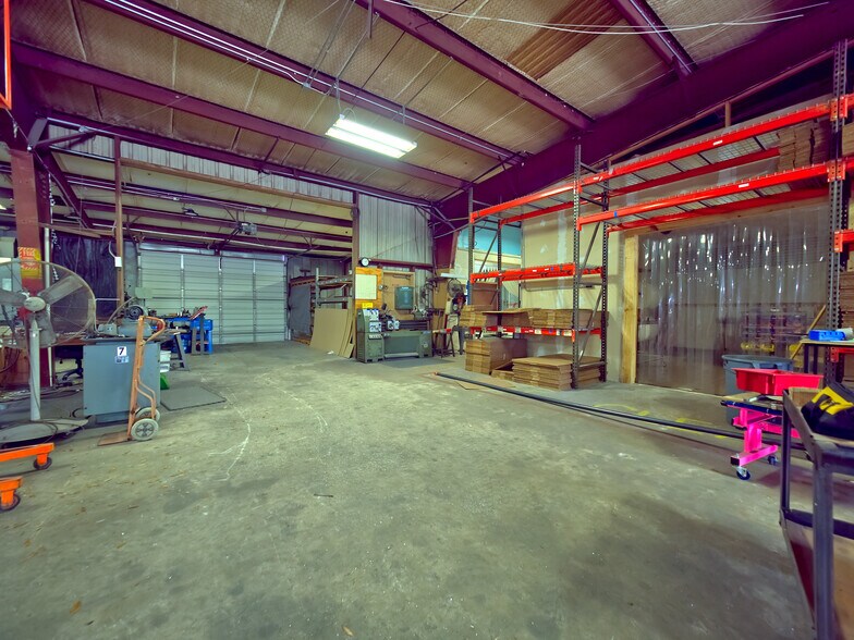 More Photos Of 1451 E Jefferson St, Brooksville Flex For Lease