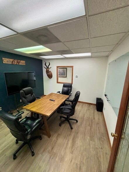 More Photos Of 1539-1553 Paonia Ct, Colorado Springs Light Distribution For Lease