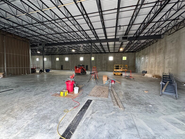 More Photos Of 80 8th St, Waconia Warehouse For Lease