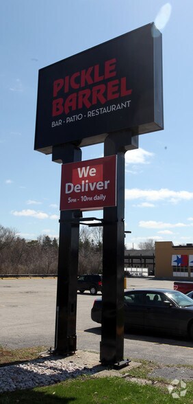 More Photos Of 17215 Yonge St, Newmarket Restaurant For Lease