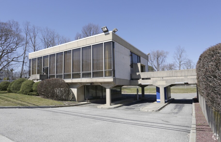 More Photos Of 2921 Middle Country Rd, Lake Grove Bank For Sale