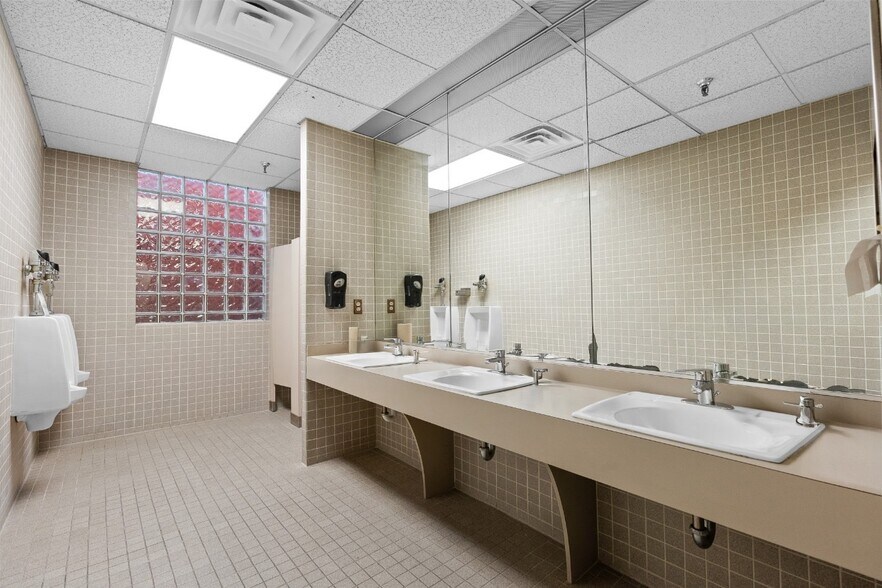 More Photos Of 545-553 Cedar Ln, Teaneck Office For Lease