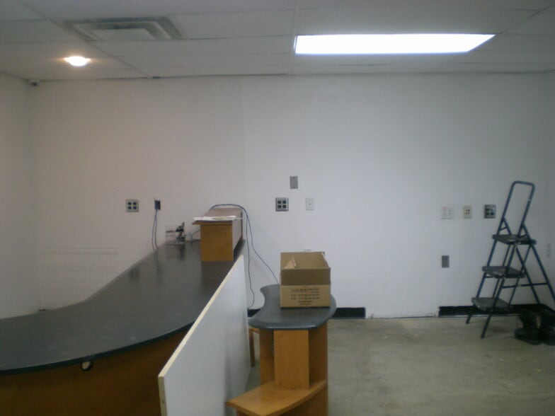 More Photos Of 12821 Capital St, Oak Park Warehouse For Sale