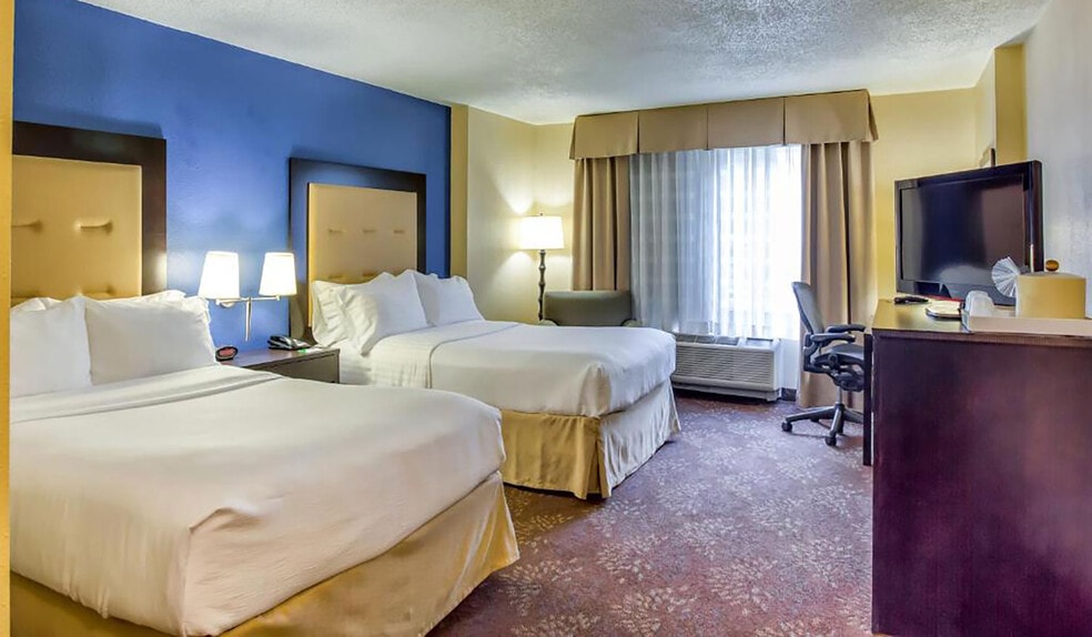 More Photos Of 251 Pennsylvania Pky, Indianapolis Hotel For Sale