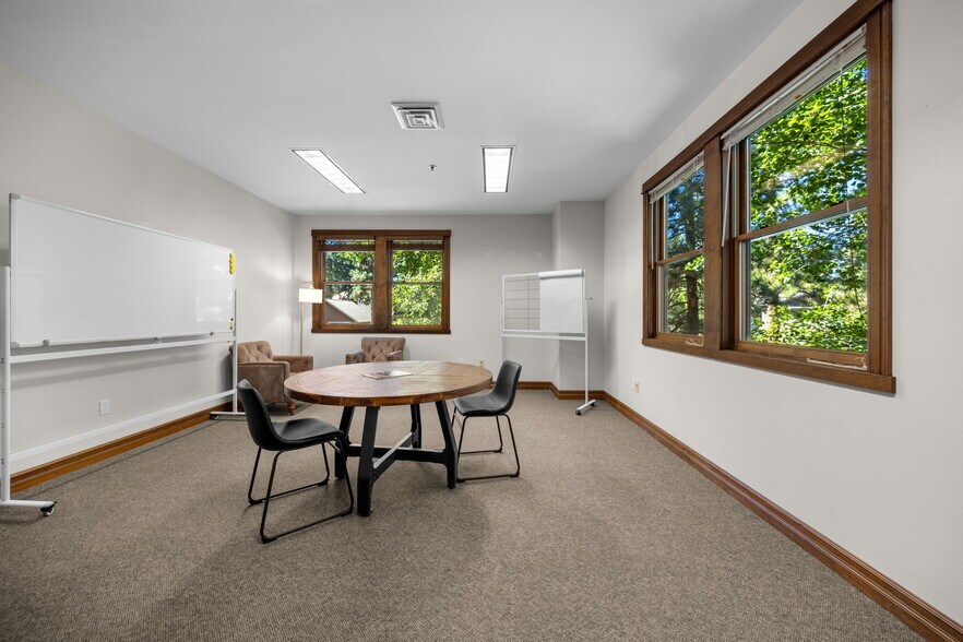 More Photos Of 750 Buckaroo Trl, Sisters Office For Sale