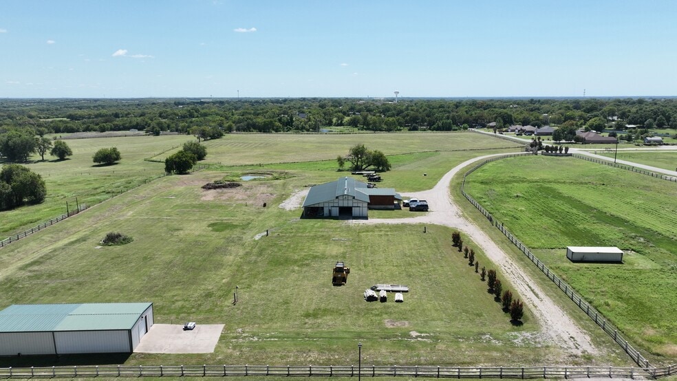 More Photos Of 1253 N Hill St, Van Alstyne Light Distribution For Sale
