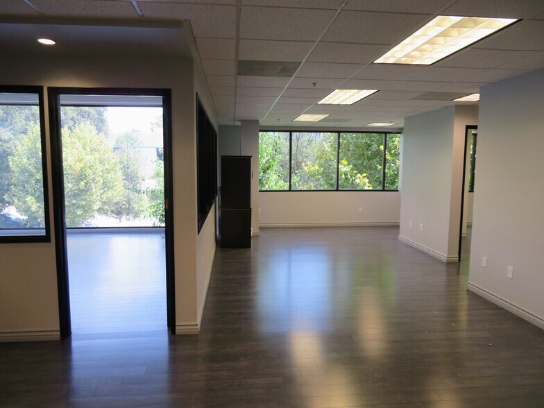 More Photos Of 5115 Clareton Dr, Agoura Hills Medical For Lease