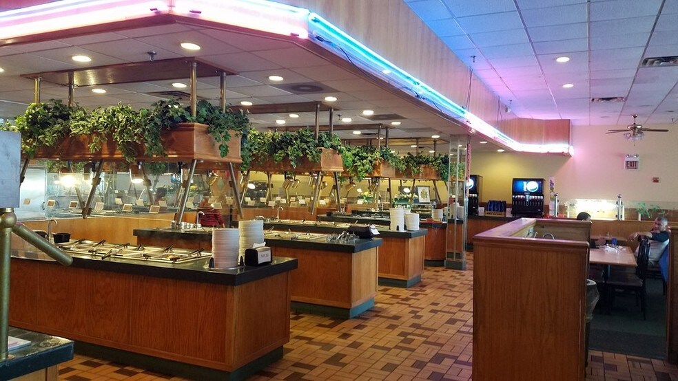 More Photos Of 2601-2709 W Grand Ave, Waukegan Unknown For Lease