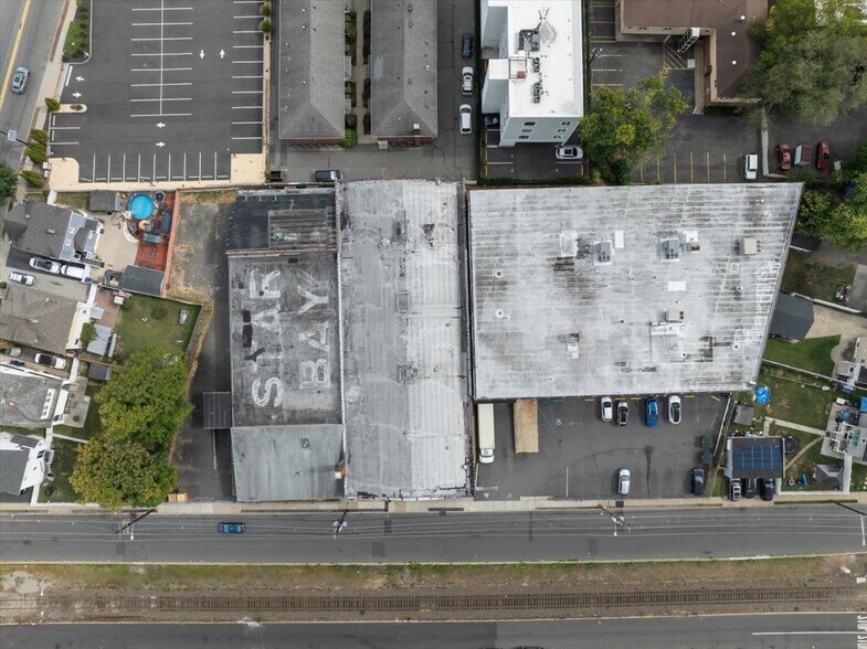 More Photos Of 390-400 Railroad Ave, Hackensack Warehouse For Lease