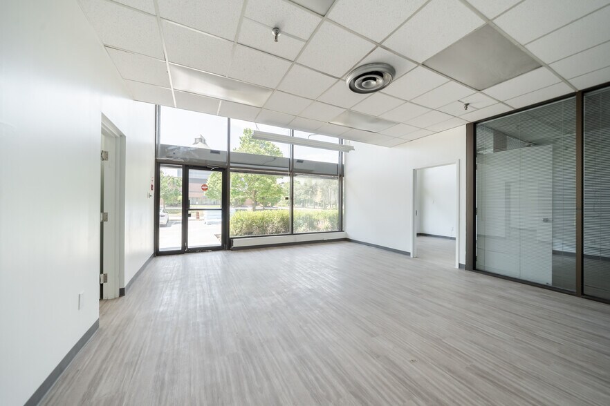 More Photos Of 50-70 Novopharm Ct, Toronto Warehouse For Sale