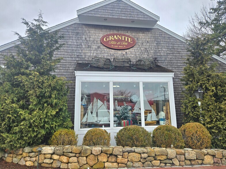 Primary Photo Of 242 Vineyard Haven Rd, Edgartown Storefront For Sale