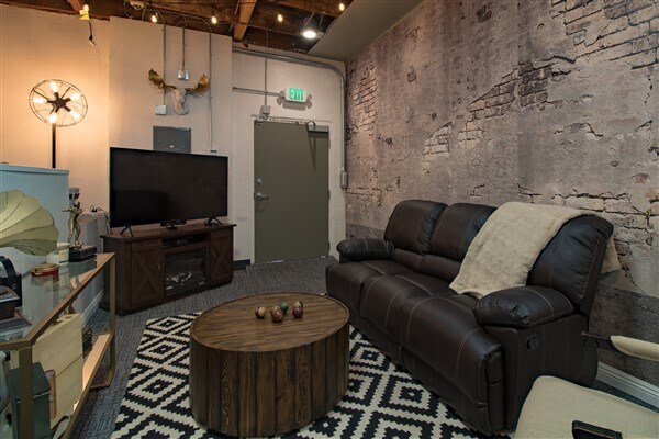 More Photos Of 7451 Monterey St, Gilroy Storefront Retail Office For Sale