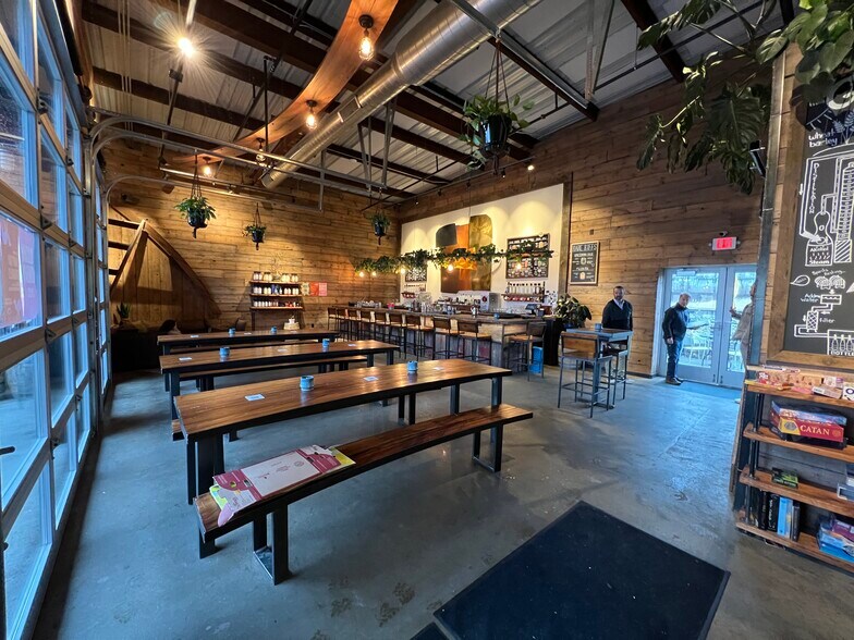 More Photos Of 1401-1431 Northern Ct, Madison General Retail For Sale