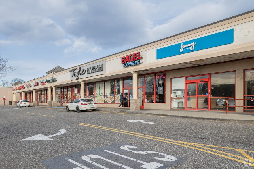 More Photos Of 201-233 W Merrick Rd, Valley Stream General Retail For Lease