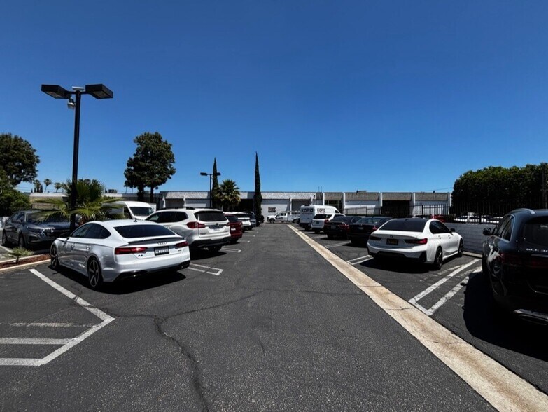 More Photos Of 6656 Valjean Ave, Van Nuys Warehouse For Lease
