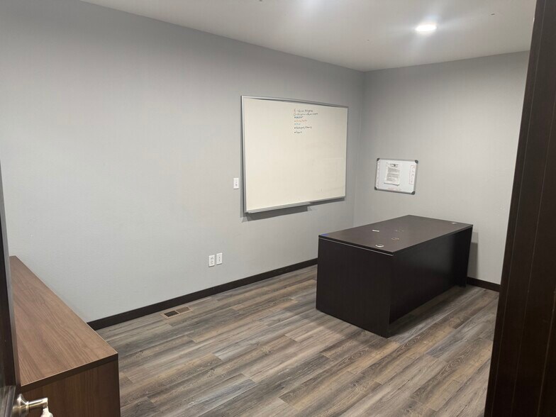 More Photos Of 6446 Road 3 NE, Moses Lake Flex For Lease