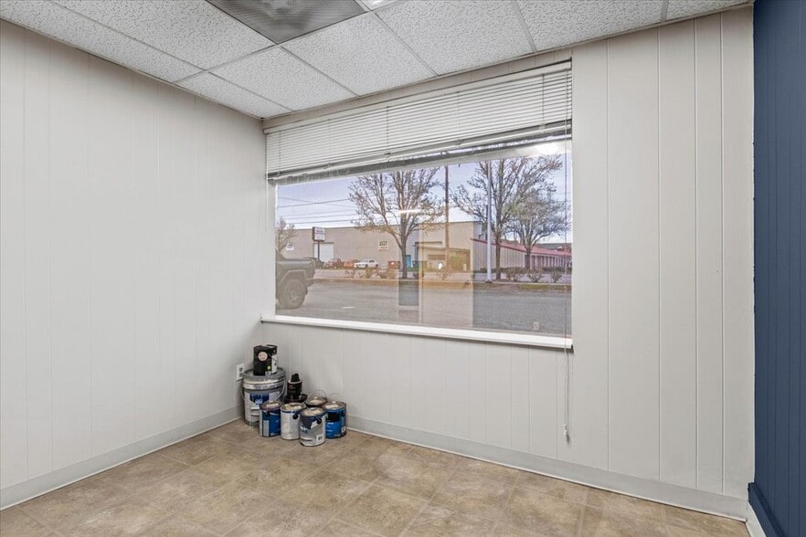 More Photos Of 890 N Main St, Independence Warehouse For Sale