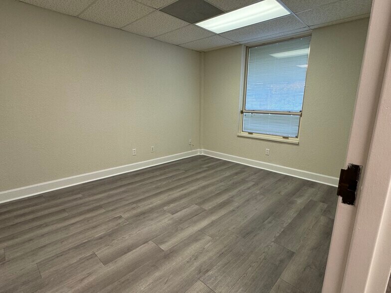 More Photos Of 1403 Medical Plaza Dr, Sanford Medical For Sale