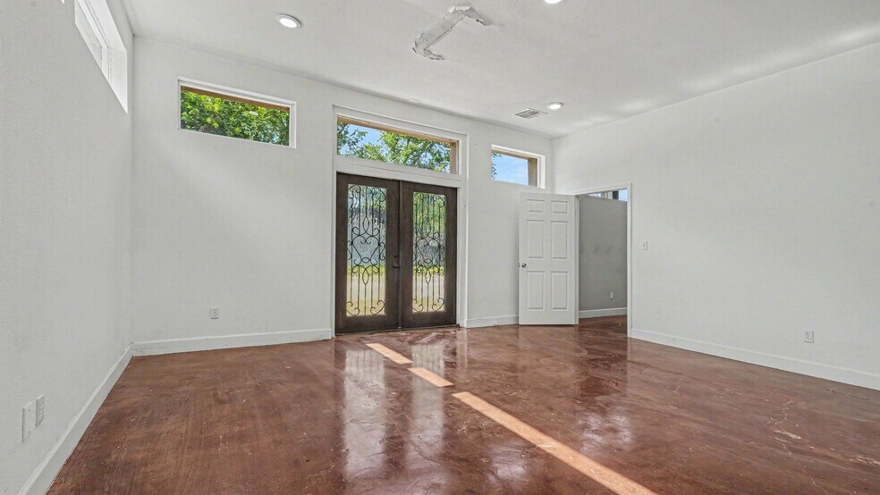 More Photos Of 619 Jackson, Pasadena Storefront Retail Office For Sale