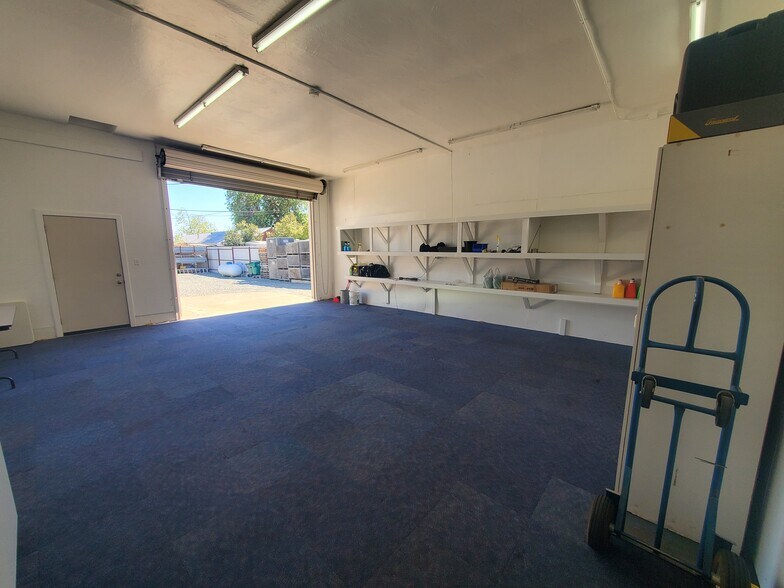 More Photos Of 14165 Market St, Walnut Grove Showroom For Sale