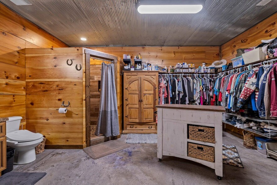 More Photos Of 558 Lucky Rd, Seymour Service For Sale