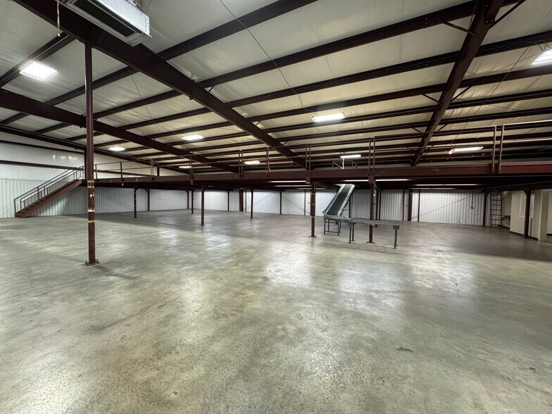 More Photos Of 130 E 9th St, Ada Warehouse For Lease