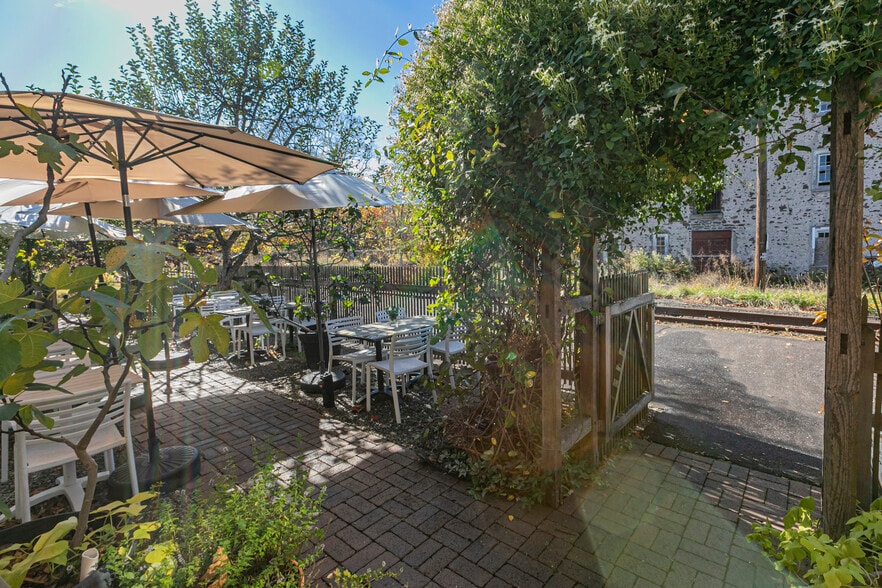 More Photos Of 2 Bridge St, Milford Restaurant For Sale