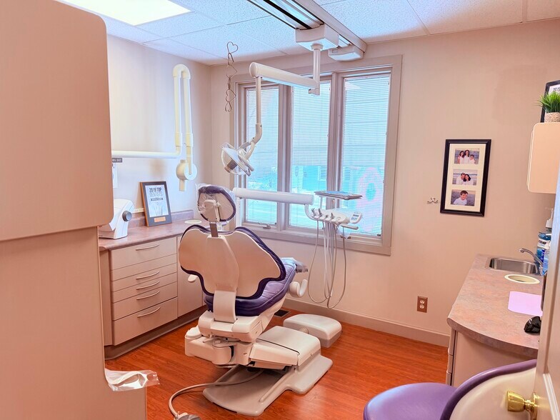 More Photos Of 45 Quassaick Ave, New Windsor Township Medical For Sale