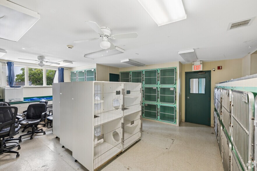 More Photos Of 262 Main St, Madison Veterinarian Kennel For Sale