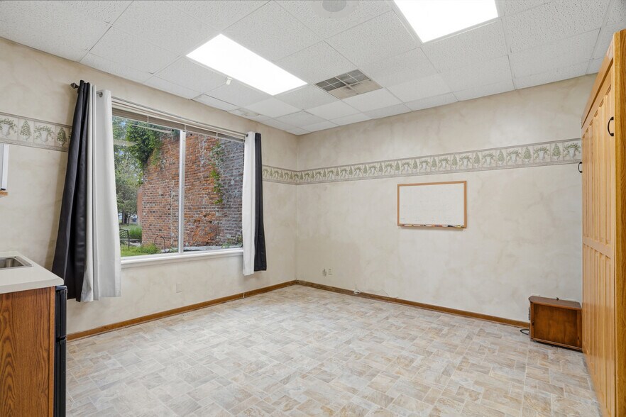 More Photos Of 118 Main st, Blackwater Office For Sale