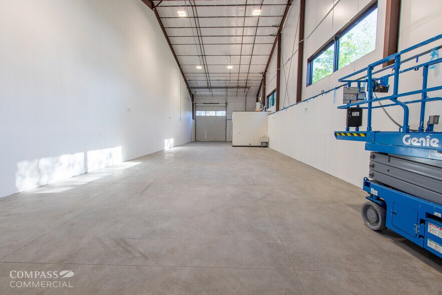 More Photos Of 2754 SW 6th St, Redmond Warehouse For Lease