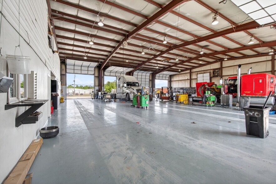 More Photos Of 109 Tabor Dr, Crossville Industrial For Sale